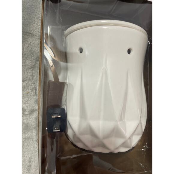 Morgan Childs Premium Hand-Crafted Electric Wax Warmer - Picture 2 of 7